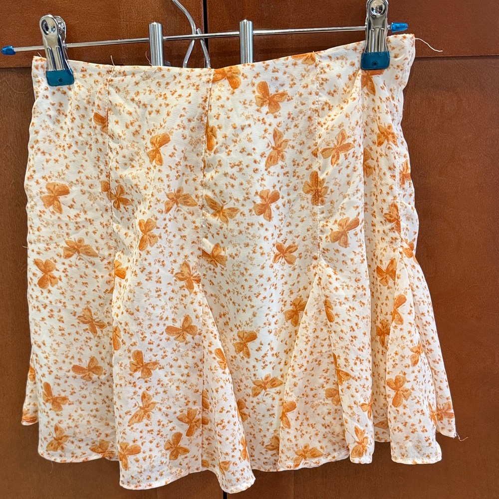 Lightweight white with orange mini Skirt - Picture 2 of 3